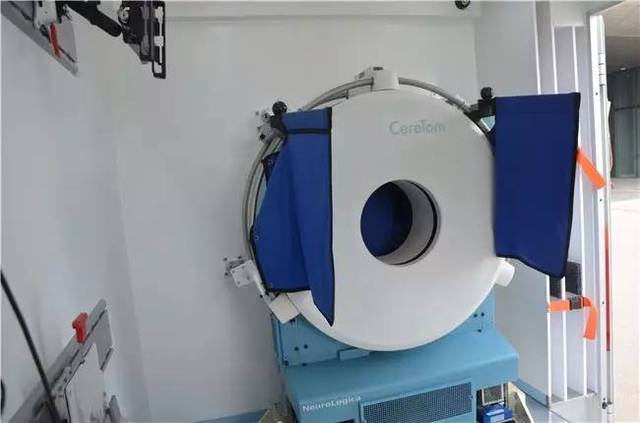 時間就是生命 依維柯New Daily改裝國內(nèi)首臺移動CT腦卒中救護車